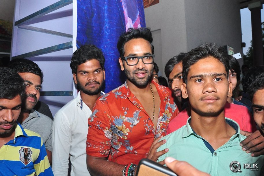 Eedorakam-Aadorakam-Movie-Team-at-Bhramaramba-Theater